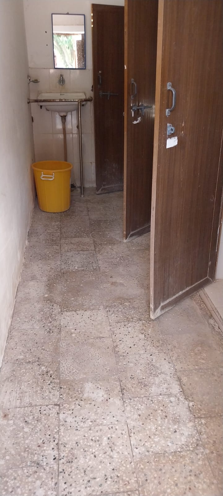 Toilet (2).jpg
